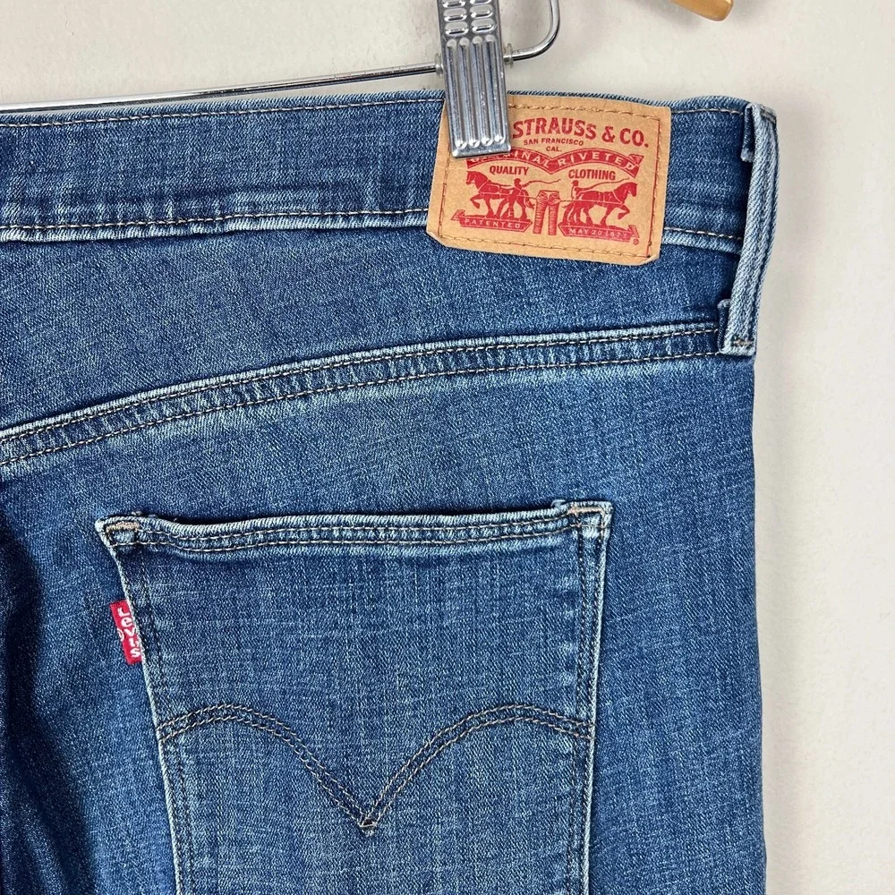 Levis Slimming Straight Jeans Womens 32 Blue Stretch Denim Medium Wash Pockets - Picture 6 of 15